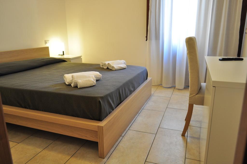 Rooms And Breakfast Zefiro San Vito Lo Capo Room photo